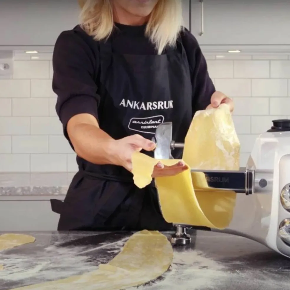 Assistent AKM 6230 Kjøkkenmaskin Rød