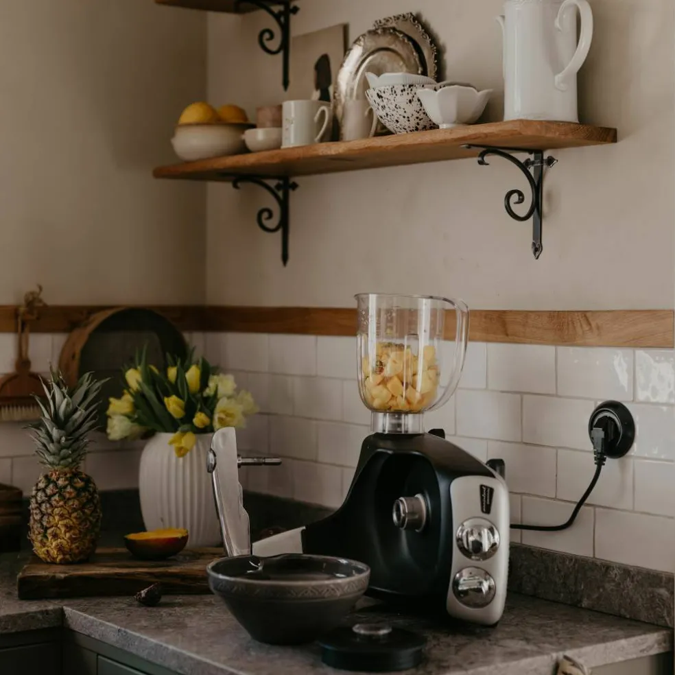 Assistent AKM6230 + mikserkanne og sitruspresse, mineral white
