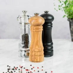 Berlin oliventre pepperkvern, 18 cm.