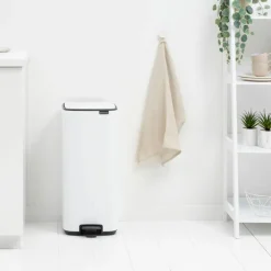 Bo pedalbøtte 30 liter, hvit