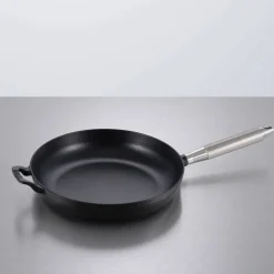 Buster+Punch stekepanne rund 28 cm, stålhåndtak