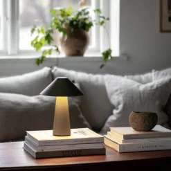 Cannes IP44 bærbar bordlampe, beige