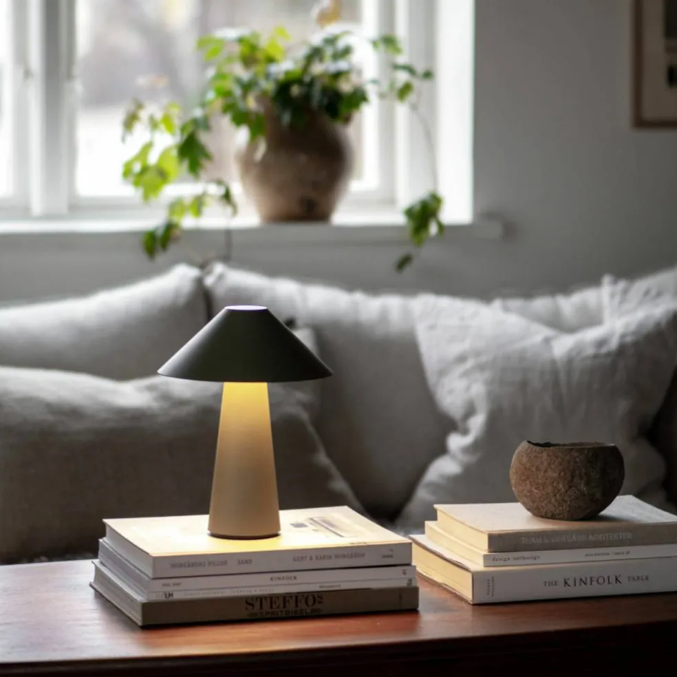 Cannes IP44 bærbar bordlampe, beige