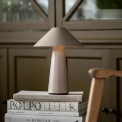 Cannes IP44 bærbar bordlampe, beige