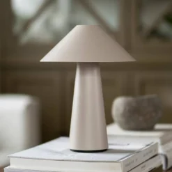 Cannes IP44 bærbar bordlampe, beige
