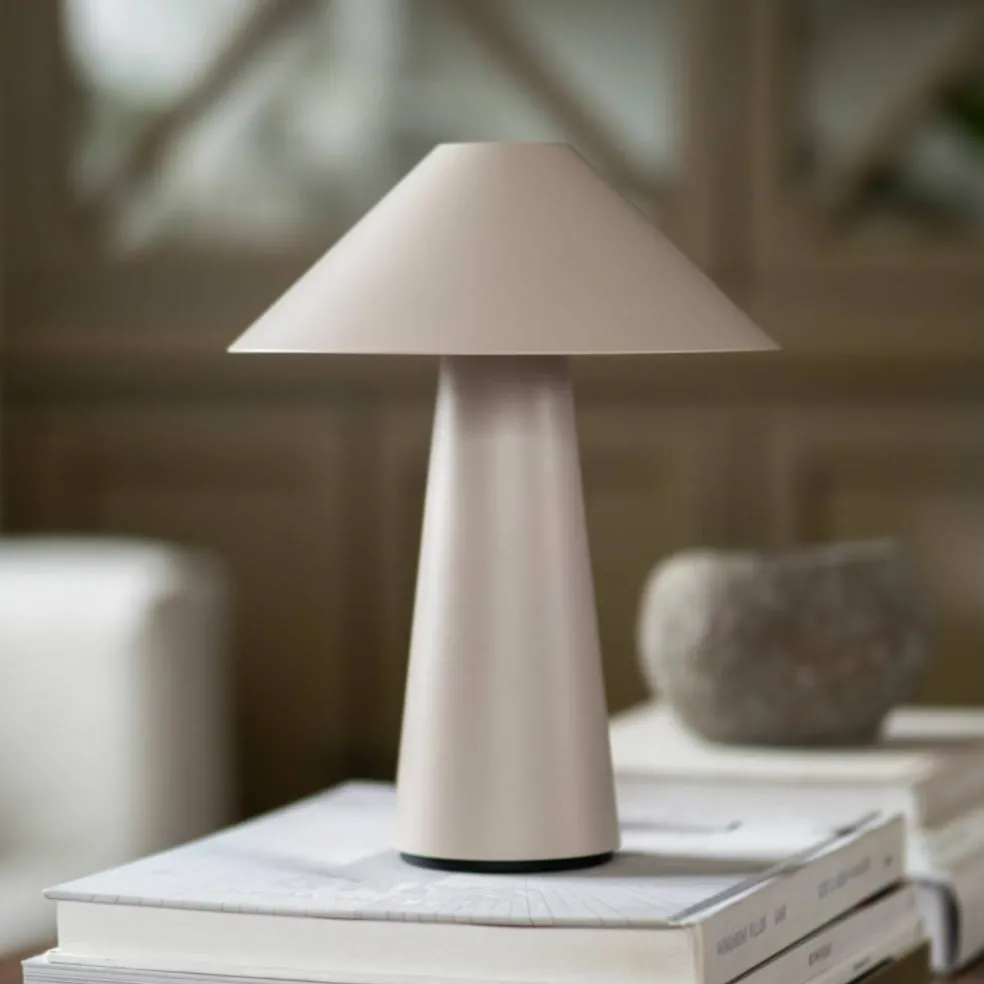 Cannes IP44 bærbar bordlampe, beige