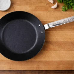 Carbon kolstålspanne 24 cm
