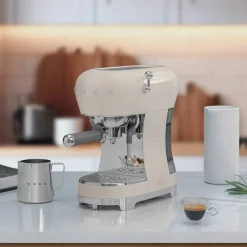 ECF02 Espressomaskin, rød