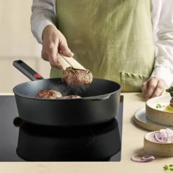 Eco Logic QXR sautépanne 24 cm med avtagbart trehåndtak