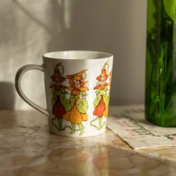 Elsa Beskow kopp med hank 40 cl, Mrs Aster