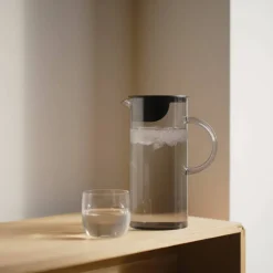 EM77 kanne med lokk 1,5 liter, smoke