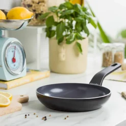 Essence stekepanne 20 cm, svart
