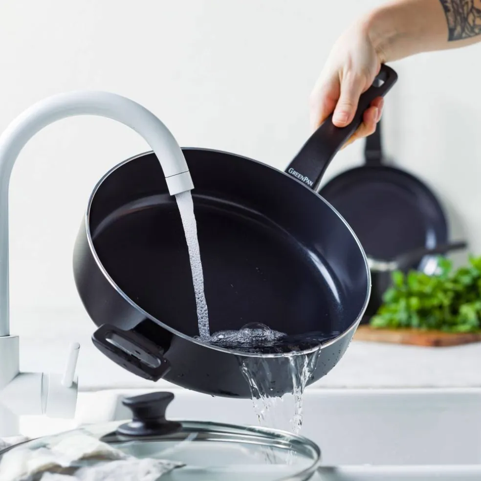 Essence stekepanne med lokk 24 cm, svart