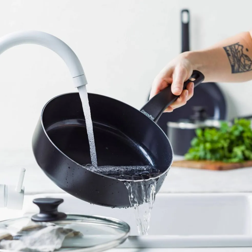 Essence stekepanne med lokk 24 cm, svart