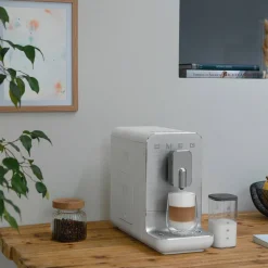 Helautomatisk espressomaskin, hvit