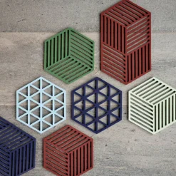 Hexagon gryteunderlag 24 cm, burgunder
