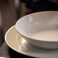 Hvid Plissé dyp salat-/pastatallerken