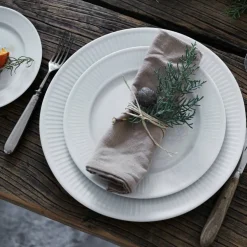 Hvit Plissé tallerken, Ø 26 cm.