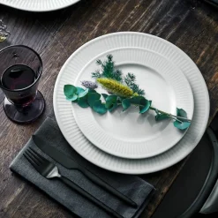 Hvit Plissé tallerken, Ø 20 cm.