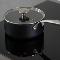 Kasserolle med stålhåndtak 18 cm / 1,9 liter, svart