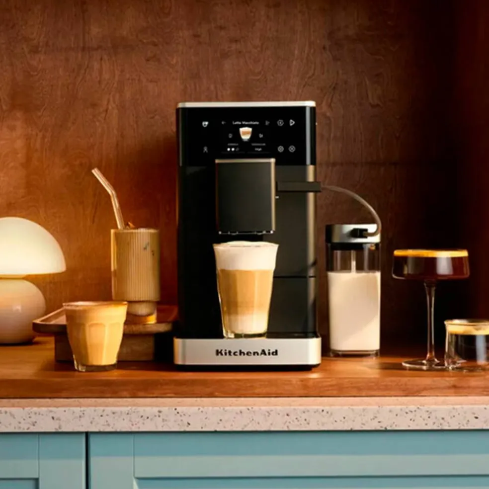 KF4 FA helautomatisk espressomaskin, matt svart