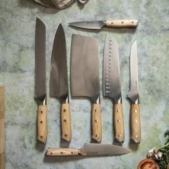 Knivsett med 7 kniver i europeisk tradisjon