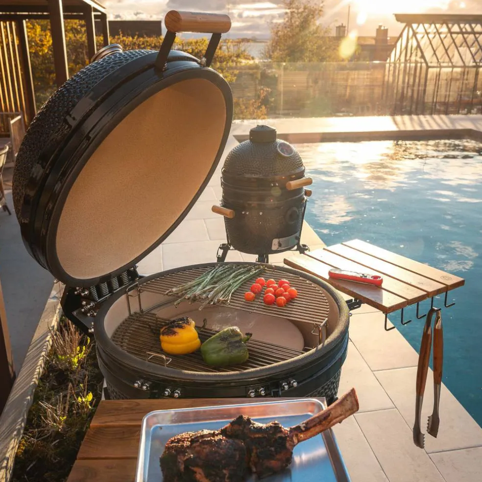 Maxi Gen 2 kamadogrill med Grillmesterens rotisseri, svart