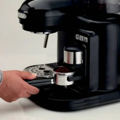 Moderna Espressomaskin med kaffekvern, hvit