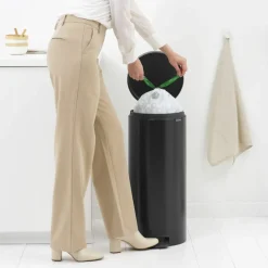 NewIcon pedalbøtte 30 liter, blankbørstet stål