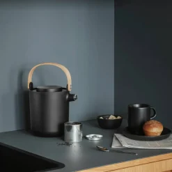 Nordic Kitchen termoskanne for te, 1 liter, svart