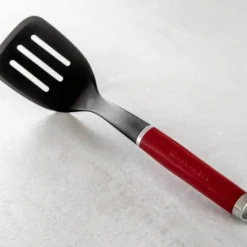 Perforert stekespade, almond cream