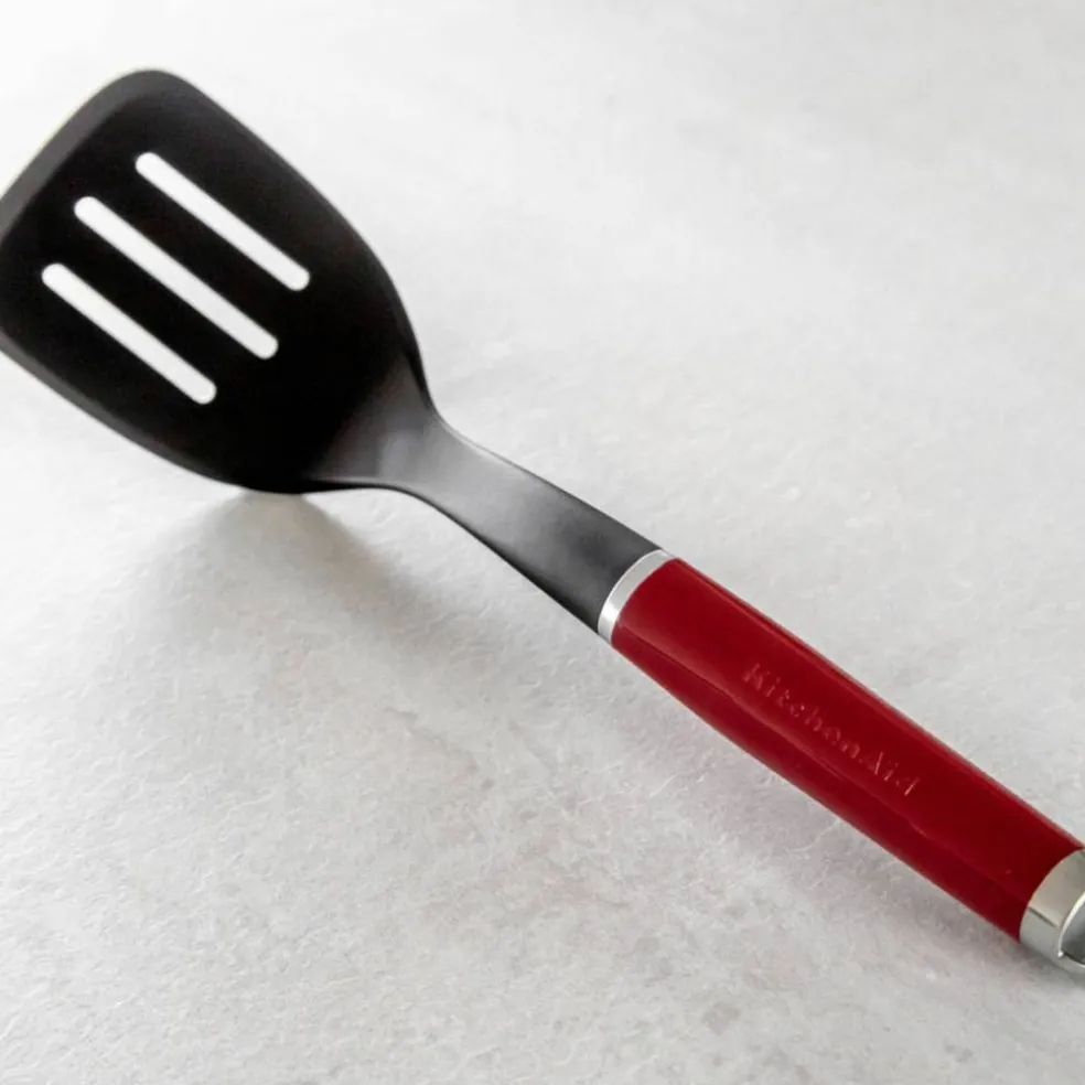 Perforert stekespade, almond cream