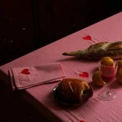 Pink Hearts duk 250×145 cm, rosa