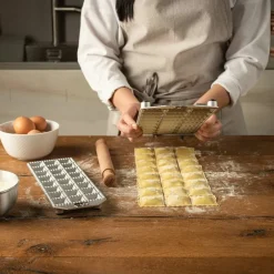Ravioliform til 24 kvadratiske ravioli