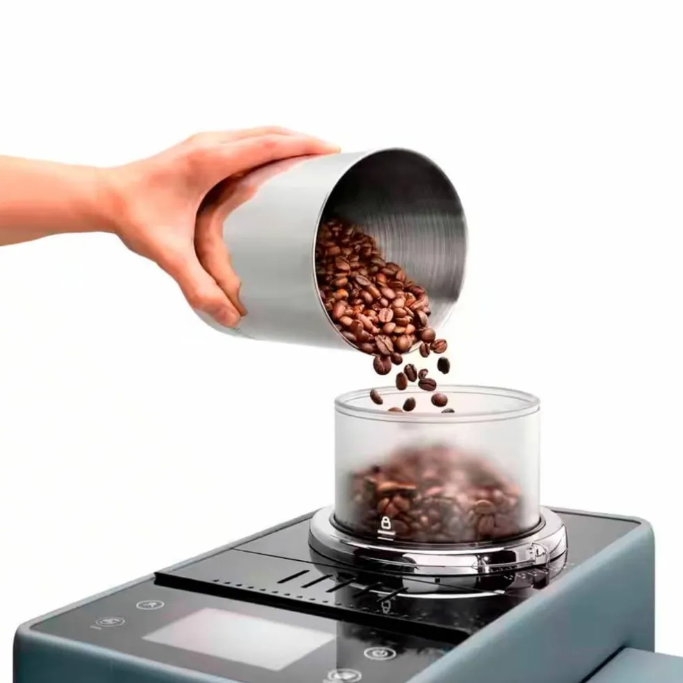 Rivelia Helautomatisk kaffemaskin, hvit & 2 stk kaffebønner DLSC600