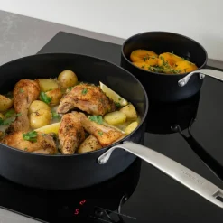 Sautépanne med stålhåndtak 28 cm / 5 liter, svart