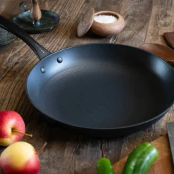 Stekepanne 24 cm, lettvektsstøpejern