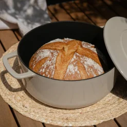 Støpejernsgryte med lokk 28 cm / 5,3 liter, sand