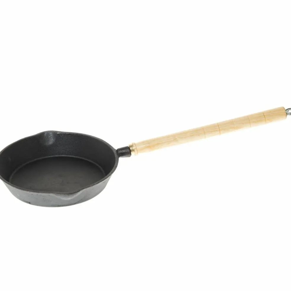 Støpejernspanne med trehåndtak