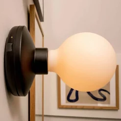 The Humble Bee vegglampe, beige