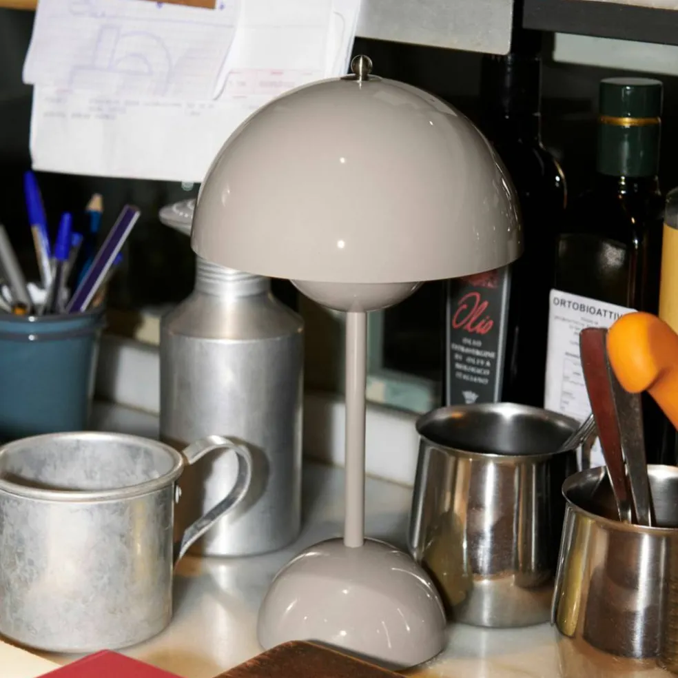 &Tradition Flowerpot VP9 bærbar lampe, vermilion red