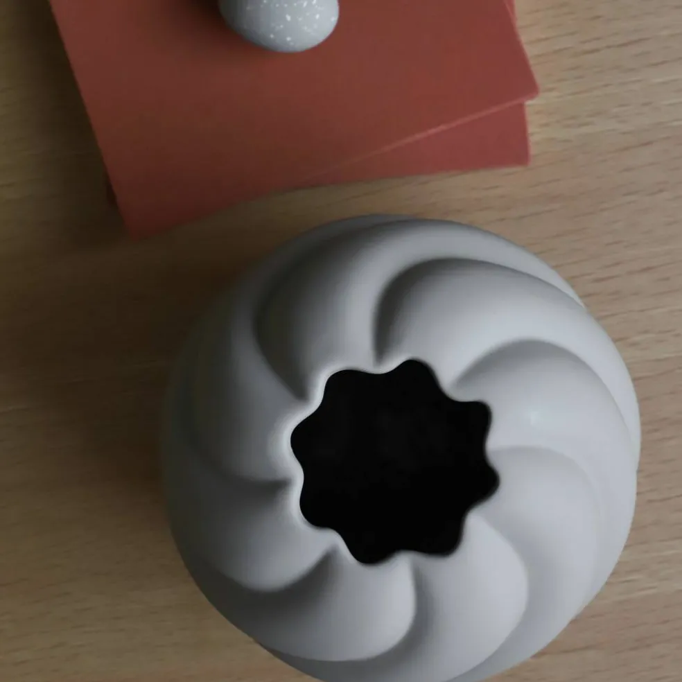 Twist Ball vase 20 cm, svart